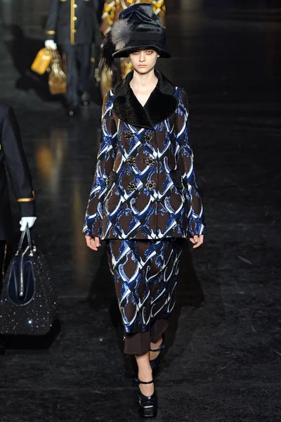 Look 15